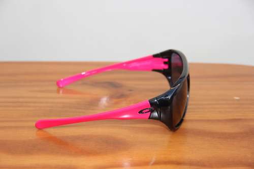 Oakley Correspondent Ladies Sunglasses - 009094-01. With Box, Case & Papers