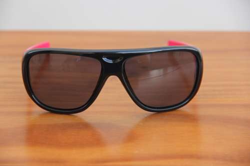 Oakley Correspondent Ladies Sunglasses - 009094-01. With Box, Case & Papers