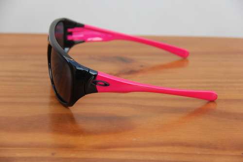 Oakley Correspondent Ladies Sunglasses - 009094-01. With Box, Case & Papers