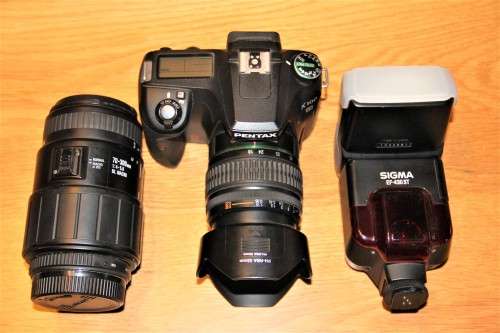 PENTAX K100D, LENSES AND FLASH ***FOR PARTS OR REPAIR - PLEASE READ DESCRIPTION***