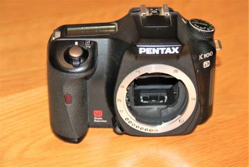 PENTAX K100D, LENSES AND FLASH ***FOR PARTS OR REPAIR - PLEASE READ DESCRIPTION***