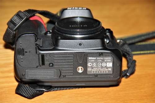 NIKON D7000 DSLR BODY IN EXCELLENT CONDITION