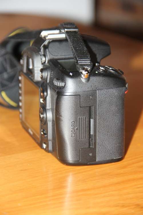 NIKON D7000 DSLR BODY IN EXCELLENT CONDITION