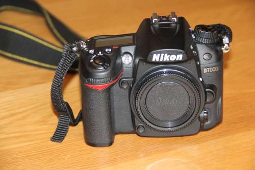NIKON D7000 DSLR BODY IN EXCELLENT CONDITION
