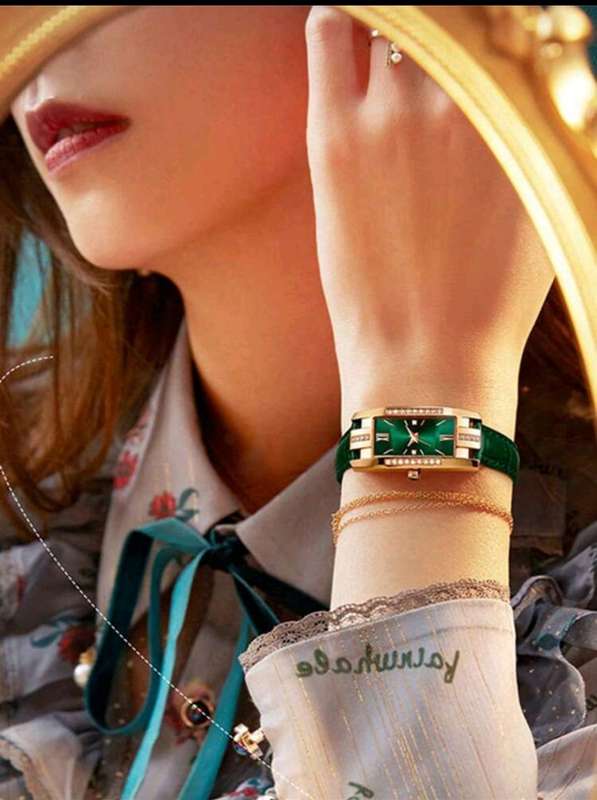 1pc Quartz Small Watch With Square Roman Numerals Dial Vintage Dress Watch Rhinestone Wristwatch