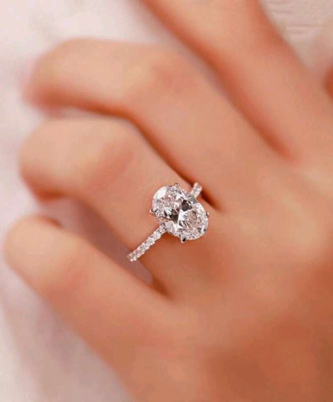 Silver Super Sparkly Engagement Ring Suitable For Women