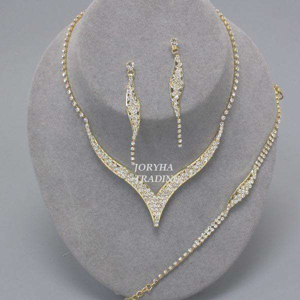 OUR BOUTIQUE COLLECTION - 3PCE DIAMANTE NECKLACE & EARRING SET