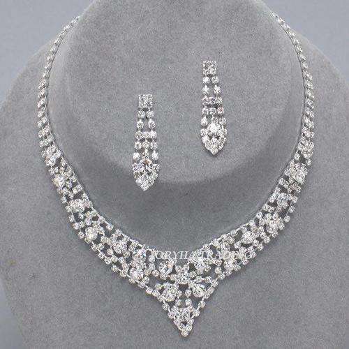 FROM OUR BOUTIQUE COLLECTION - CLEAR CRYSTAL DIAMANTE NECKLACE & EARRING SET