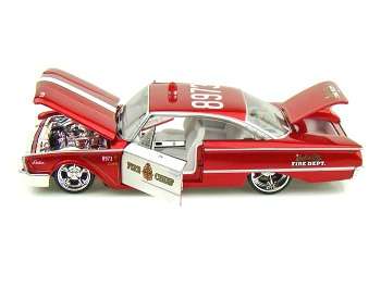 MAISTO - 1960 Ford Starliner Fire Chief Scale 1:26
