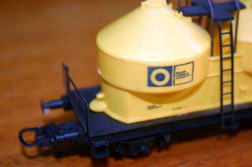 LIMA HO Blue Circle Cement Silo Wagon