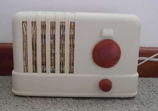 Valve Radio -  General Electric - C400 (Good working condition)