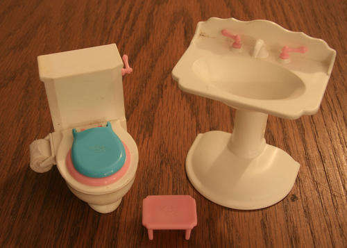 Bathroom set for barbies sister