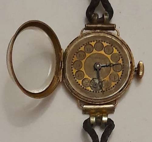 Antique LA MIMUTE ladies wrist watch in a gold case
