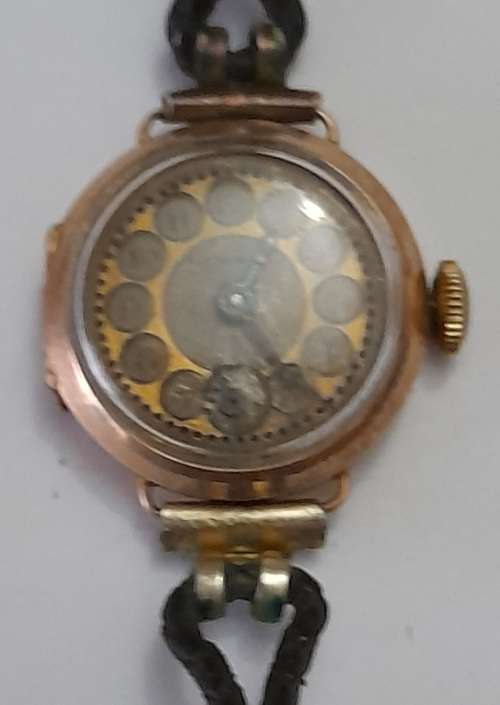 Antique LA MIMUTE ladies wrist watch in a gold case