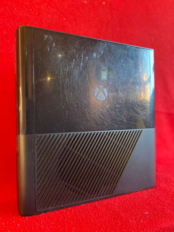 Xbox 360 E 4GB