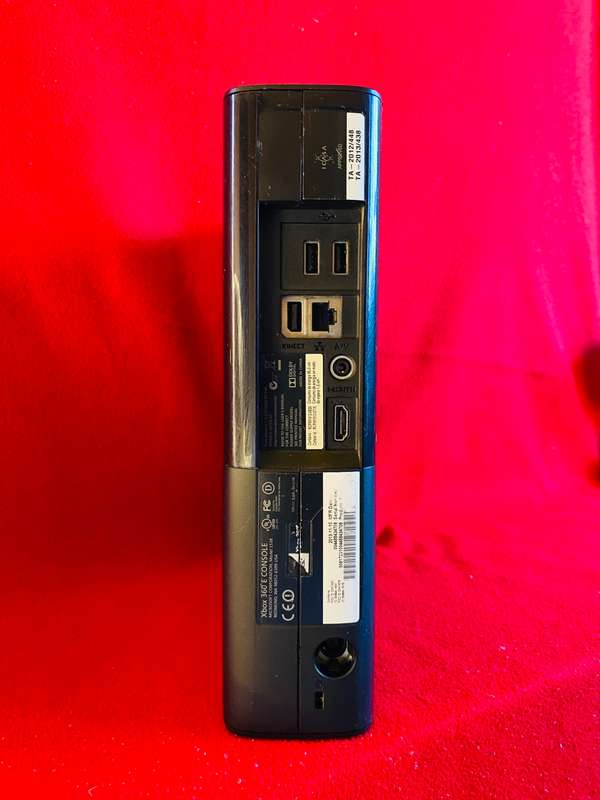 Xbox 360 E 4GB