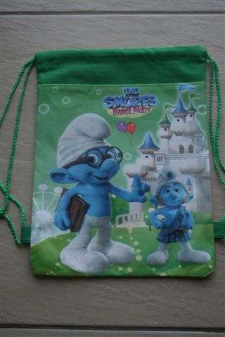 Smurf string bag, Dance party