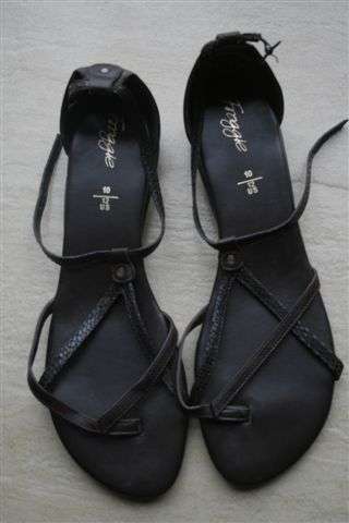 Ladies Froggies Choclate brown shoes/sandals size 10