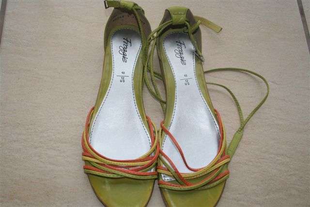 Ladies sandles shoes size 10, Froggies