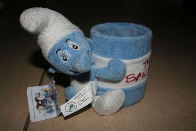 Smurf pen holder