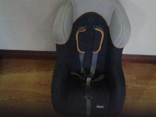 Chicco car seat , postage R120 o collect