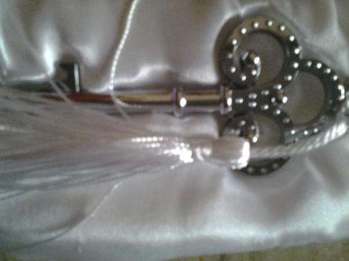 21st key can opener in box with tassle
