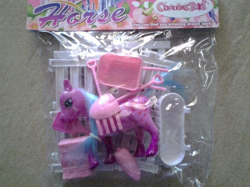 Lovely horse, perfect for my little pony party, 9cm, with fence