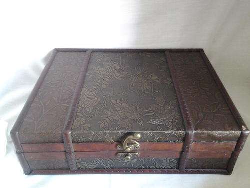 Wooden antique look jewellery box