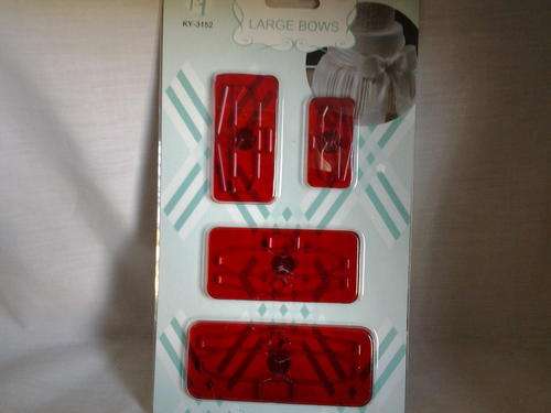 Plastic pattern to make fondant bow
