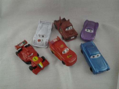 Plastic cars mcqueen ,mater and friends, perfect to use as cake toppers