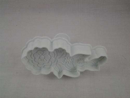 Fondant flower border plunger cutter