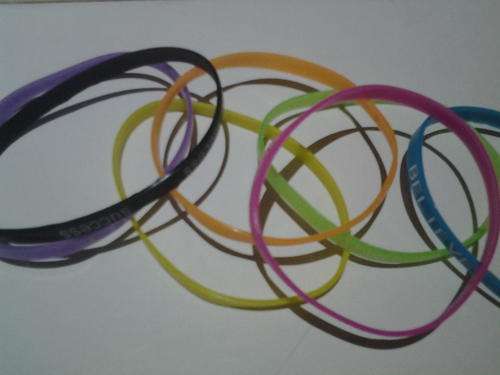 1 plastic rubber band bracelets with words
