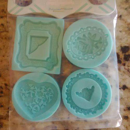 4 piece Silicone fondant / sugarpaste  mould