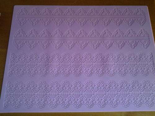 Fondant mat with lace pattern