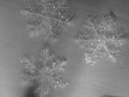 3 Frozen plastic snowflakes, 13cm wide