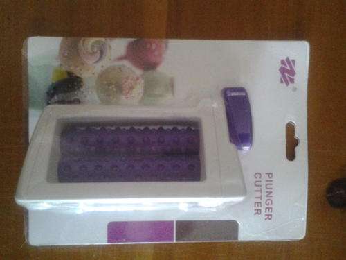Fondant pattern roller