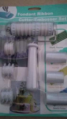 Fondant ribbon cutter roller