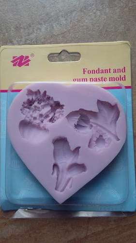 Silicone fondant / sugarpaste flower mould, size of mould 9.5x9.5cm