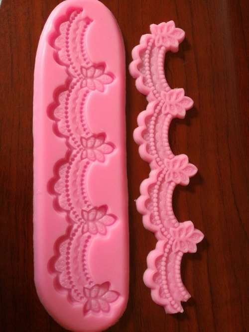 Silicone fondant flower border mould, size of mould 19x4.5cm