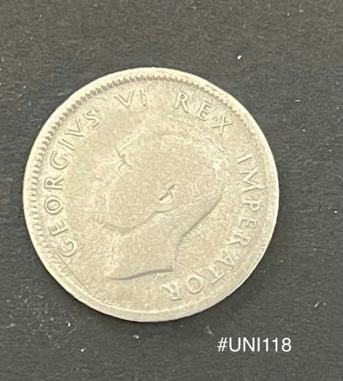 1943 Union of  South Africa - 6d. Silver coin - Circulated, 2 Grams (UNI118)
