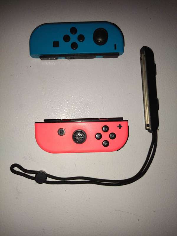 Nintendo Switch Dock + 2 Joy-Con Controllers
