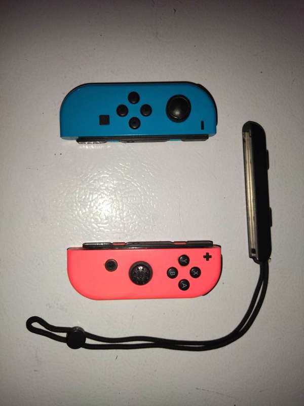 Nintendo Switch Dock + 2 Joy-Con Controllers