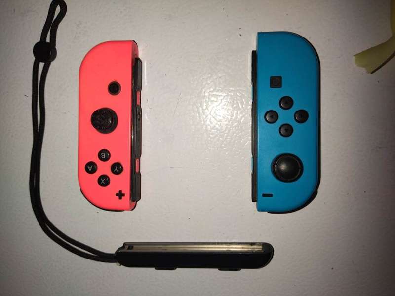 Nintendo Switch Dock + 2 Joy-Con Controllers
