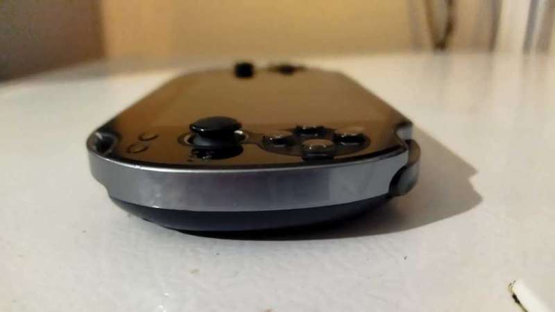 Sony Playstation Vita (3G / WiFi) + 1 Game+ 8 GB memory card