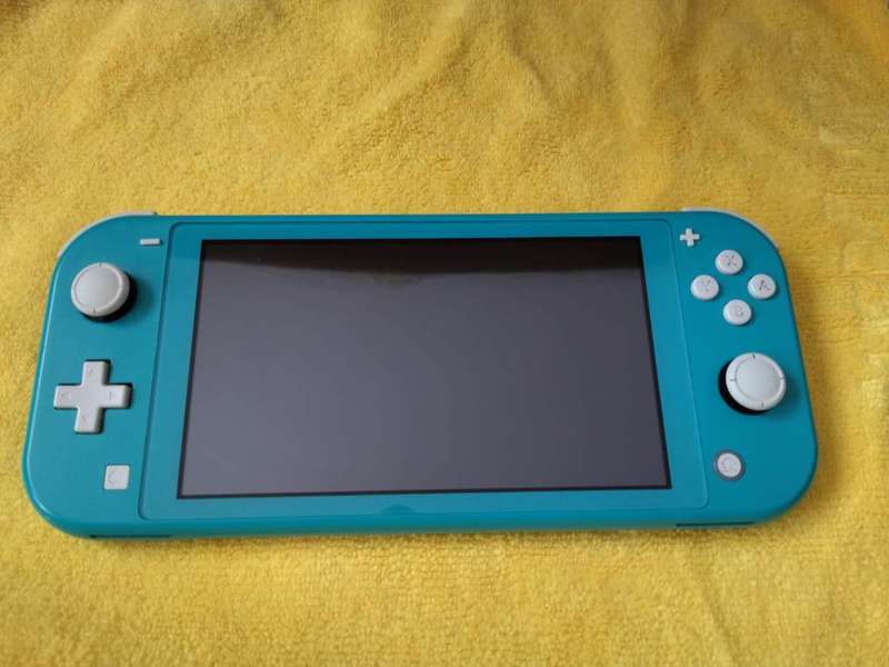Nintendo Switch Lite (Turquoise) + 64 GB Sandisk Memory Card