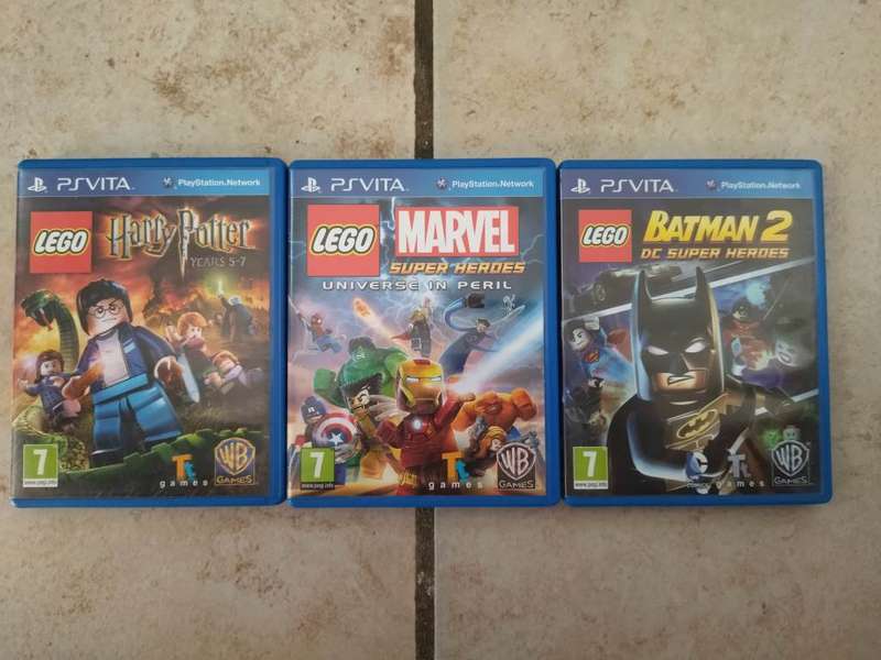 Playstation Vita + 8 GB memory card + 3 Games + Charger
