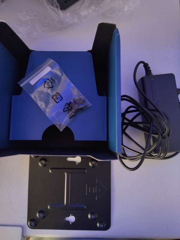 Intel NUC NUC7CJYH (240 GB SSD / 8 GB Ram)