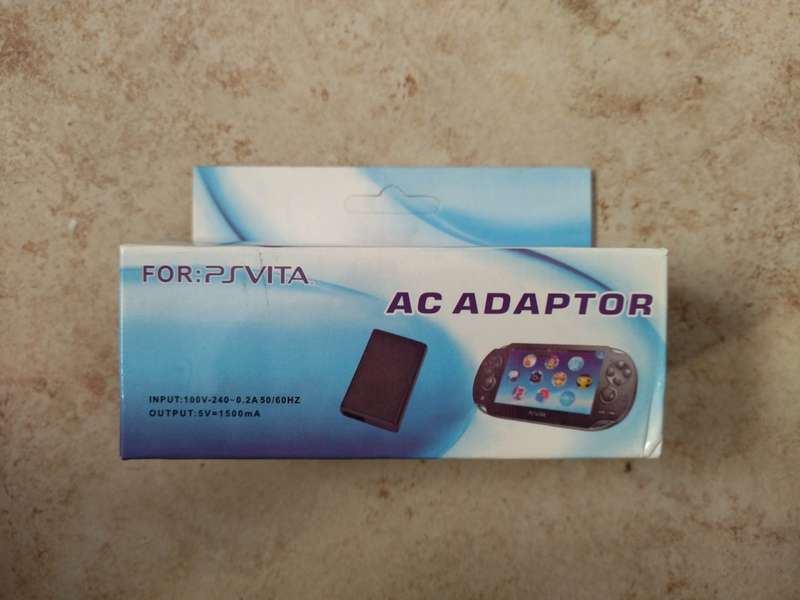 Playstation Vita (3G / Wifi) +  FIFA 14 + Charger