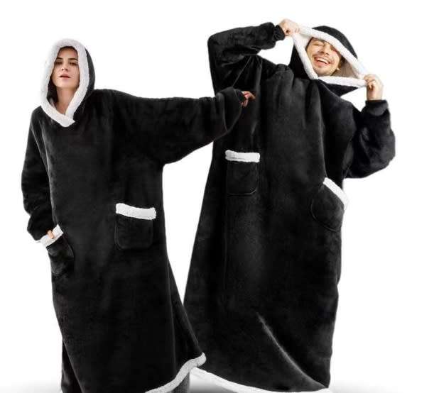 EXTRA LONG HUGGLE HOODIE