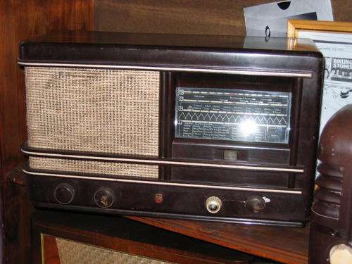 Old Bakerlite Radio